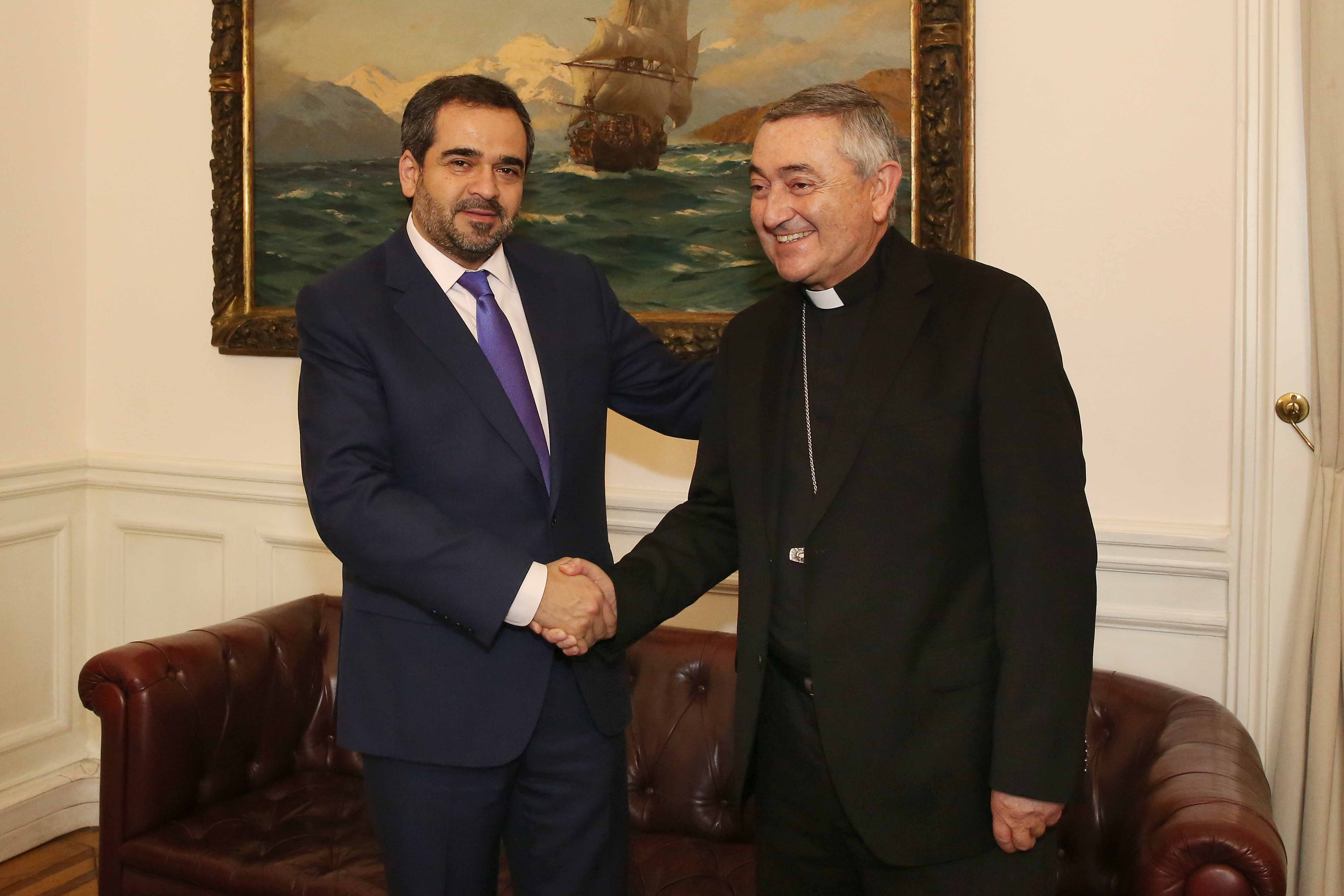 Visita del Obispo de Temuco al Presidente del Senado. 11/04/2019 ...
